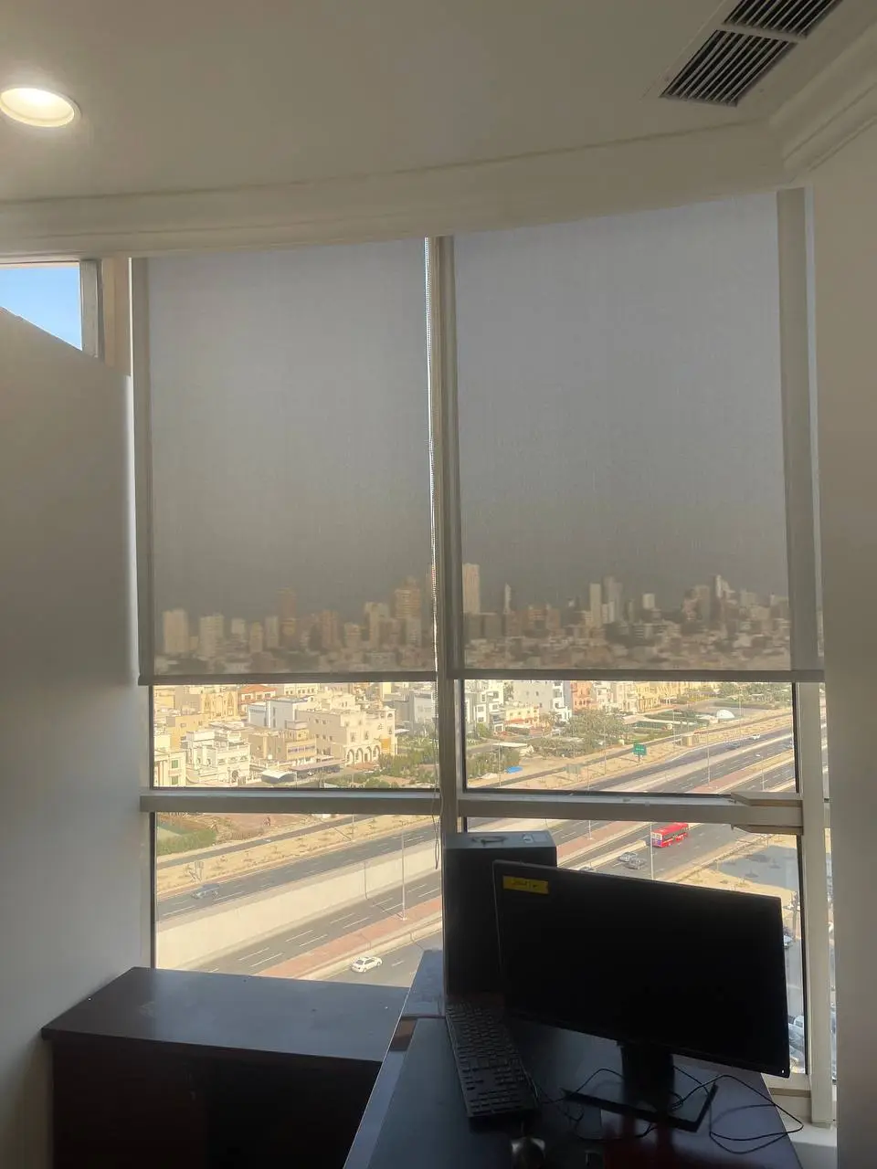 ستائر رول سان اسكرين في الكويت - بيت الأناقة